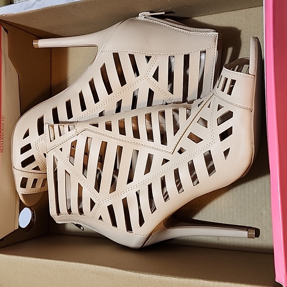 Charlotte Russe Ara nude heels - Picture 2 of 6